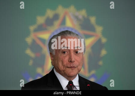 Brasilia, Brasile. 4 Ott 2018. DF - Brasilia - 04/10/2018 - Annuncio di investimento cerimonia per la nuova scuola media - Michel Temer, presidente della repubblica, giovedì 4 ottobre, durante l'annuncio di investimento cerimonia per la nuova scuola media e la valutazione di impatto del medio globale del programma scolastico tenutosi presso il Palazzo di Planalto. Foto: Mateus Bonomi / AGIF Credito: AGIF/Alamy Live News Foto Stock