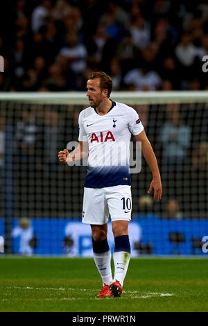 Londra, Regno Unito. 3° OTT 2018. Harry Kane del Tottenham festeggia dopo aver segnato il suo lati primo obiettivo durante il Gruppo B match di UEFA Champions League tra Tottenham Hotspurs e FC Barcellona allo Stadio di Wembley in ottobre 03, 2018 a Londra, Inghilterra. Credito: José Bretón/Alamy Live News Foto Stock