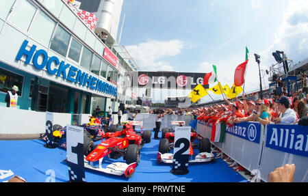 Hockenheim, Germania - 25 Luglio 2010: la FIA del Campionato del Mondo di Formula 1 a Hockenheim atmosfera dopo la gara. Racing Cars, F1, Parc ferme, Formel 1, Pitlane, Pit Lane | Utilizzo di tutto il mondo Foto Stock