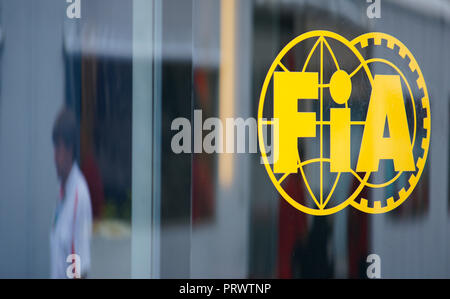 Hockenheim, Germania - 25 Luglio 2010: la FIA del Campionato del Mondo di Formula 1 a Hockenheim con il logo della FIA carrello. Paddock, Camper, gestione Formel 1, Fahrerlager, | Utilizzo di tutto il mondo Foto Stock