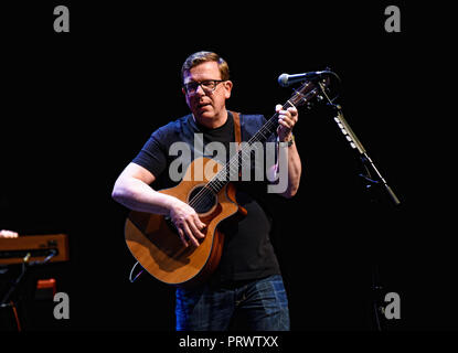 Hamilton, IL, Stati Uniti d'America. Xxi Sep, 2018. 21 Settembre 2018 - Hamilton, Ontario, Canada. Craig Reid del folk scozzese/rock duo di annunciatori esegue sul palco durante il loro tour canadese al FirstOntario Concert Hall. Photo credit: Brent Perniac/AdMedia Credito: Brent Perniac/AdMedia/ZUMA filo/Alamy Live News Foto Stock