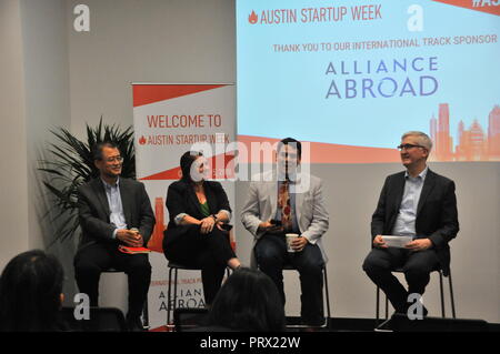 Austin, Stati Uniti d'America. 3° Ott, 2018. Gli ospiti frequentano il panel di discussione durante gli Stati Uniti-politica della Cina Hackathon di Austin, Stati Uniti ad Ottobre 3, 2018. Il primo usa-politica della Cina Hackathon si è tenuta mercoledì in Austin, la città capitale di stato statunitense del Texas. Stati Uniti e gli imprenditori cinesi e i funzionari si sono riuniti per discutere a livello locale la collaborazione e gli scambi per il beneficio dei due paesi. Credito: Liu Liwei/Xinhua/Alamy Live News Foto Stock