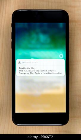 Gli Stati Uniti a livello nazionale, un messaggio di testo Avviso presidenziale rilasciato il 3 ottobre 2018. Il messaggio recita: Gli allarmi di emergenza: Avviso presidenziale - questo Foto Stock
