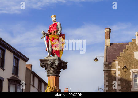 Dicembre 2017 - Statua del Principe Llywelyn il Grande, XIII sec. dominatore del Galles, nella città di Conwy, Regno Unito Foto Stock