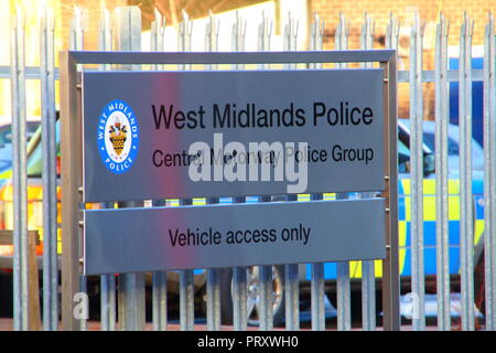 Il segno esterno Perry Barr stazione di polizia di Birmingham. Foto Stock