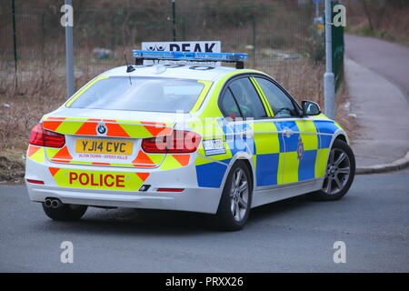 Una BMW auto della polizia da West Yorkshire Police in un incidente in Garforth, Leeds, West Yorkshire. Foto Stock