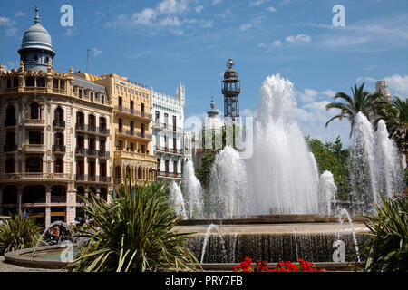 Le fontane sulla Plaça del Ajuntament a Valencia, Spagna Foto Stock