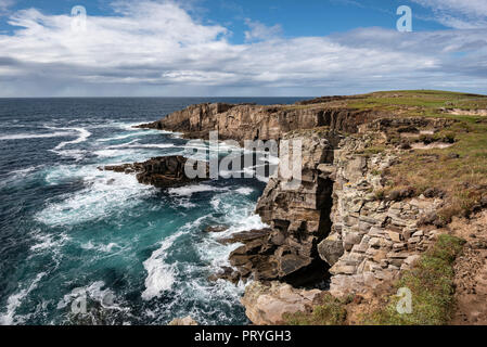 Scogliere di Yesnaby, Sandwick, Continentale, isole Orcadi Scozia, Gran Bretagna Foto Stock