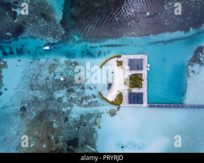 Maldive, vista aerea di bungalows Foto Stock