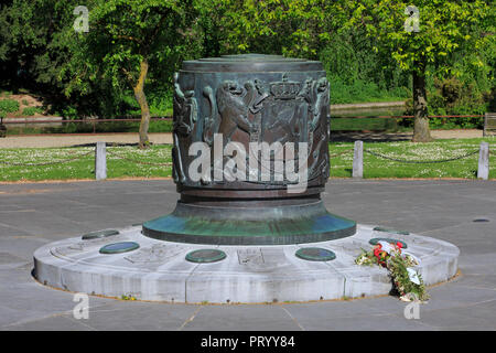 Il monumento delle armate (e) disarmati combattenti della resistenza contro la Germania nazista durante la Seconda Guerra Mondiale di Liegi, in Belgio Foto Stock