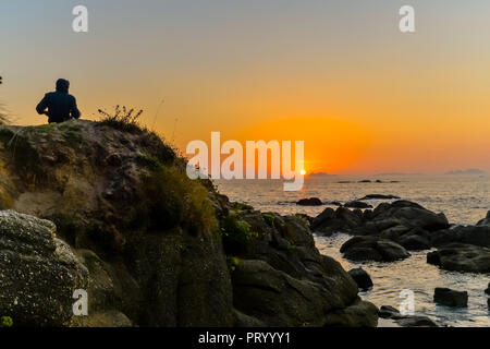 Tramonto su una spiaggia della Galizia - Vigo - Spagna Foto Stock