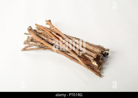 Neem bastoni di legno. bianco sfondo isolato Foto Stock