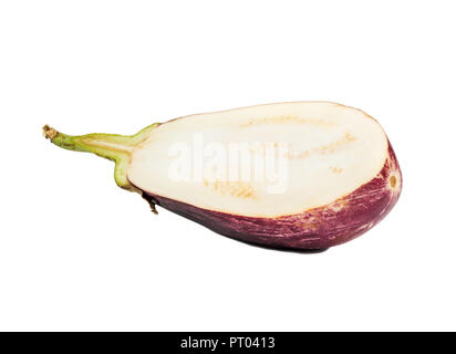 Metà melanzane viola isolato su sfondo bianco Foto Stock