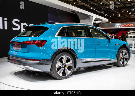 Parigi - Ott 3, 2018: Audi e-Tron prima tutti elettrici Auto SUV presentato al Motor Show di Parigi. Foto Stock