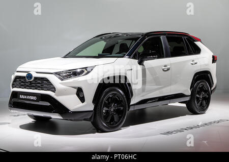 Parigi - Ott 3, 2018: Toyota RAV4 Hybrid car presentata al Salone di Parigi. Foto Stock