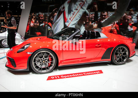 Parigi - Ott 3, 2018: Nuova Porsche 911 Speedster sports car presentata al Salone di Parigi. Foto Stock