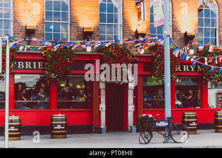 Dublino, Irlanda - Settembre 29th, 2018: Irish pub tradizionale nel centro della città di Dublino Foto Stock