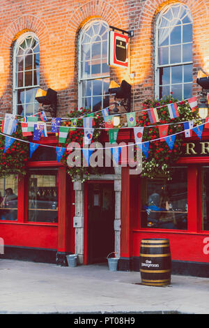 Dublino, Irlanda - Settembre 29th, 2018: Irish pub tradizionale nel centro della città di Dublino Foto Stock