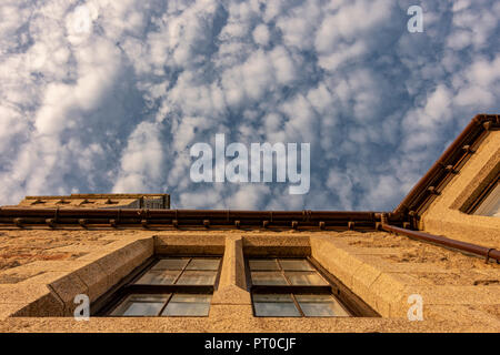 Guardando l'Istituto Bickford-Smith edificio - Porthleven, Cornwall, Regno Unito. Foto Stock