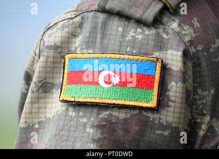 Azerbaigian bandiera di patch in uniforme militare. Azerbaigian esercito. Truppe azerbaigiano Foto Stock