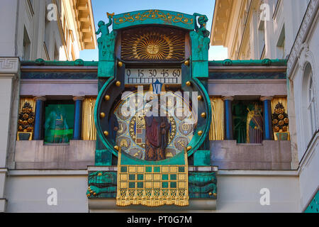 Ankeruhr (Anker orologio), il famoso orologio Astronomico di Vienna in Austria. Costruito da Franz von Matsch. Foto Stock