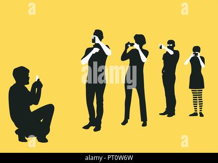 Gruppo di persone che fanno le foto o i filmati con il cellulare. Sagome vettore Illustrazione Vettoriale