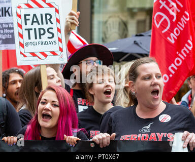 Lavoratori di ospitalità da MacDonalds, TGI Fridays e JD Weatherspoons vai su uno sciopero di 24 ore alla domanda salari più equi. Essi chiedono di £10 per ora. Foto Stock