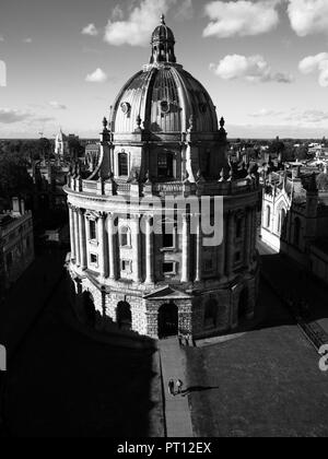 Immagine in bianco e nero della famosa Oxford Landmark, Radcliffe Camera, Università di Oxford, Oxford City Centre, Oxford, Oxfordshire, England, Regno Unito, GB. Foto Stock