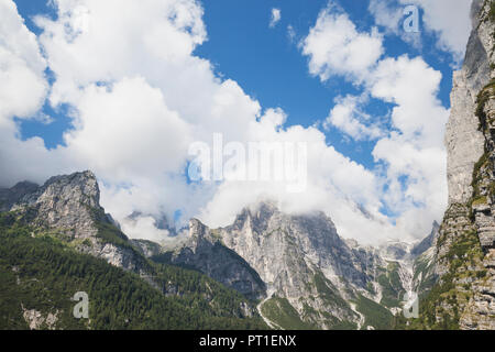 L'Italia, Trentino Dolomiti di Brenta e il Parco Naturale Adamello Brenta, Croz dell' altissimo a destra Foto Stock