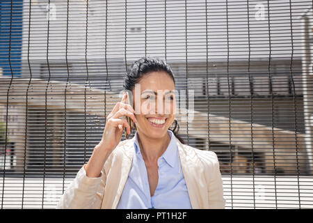 Imprenditrice parlando al telefono Foto Stock