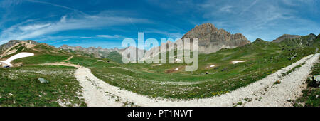 Valle Maira, in provincia di Cuneo, Piemonte, Italia, Gardetta plateu e Rocca La Meja Foto Stock