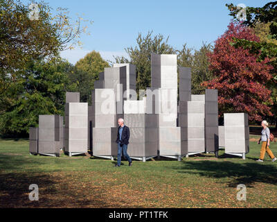 Londra REGNO UNITO. 5 ottobre 2018. Display di scultura in Regents Park parte del 'fregio Art Fair 2018 Londra UK. 05/10/2018: Credito Martyn Goddard/Alamy Live News Foto Stock