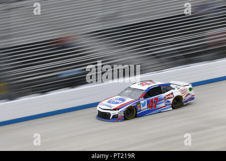 Dover, Delaware, Stati Uniti d'America. 5 Ottobre, 2018. AJ Allmendinger (47) prende il via alla pratica per il Gander all'aperto 400 a Dover International Speedway di Dover, in Delaware. Credito: Justin R. Noe Asp Inc/ASP/ZUMA filo/Alamy Live News Foto Stock