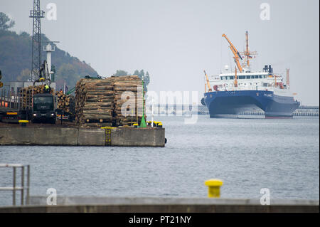 Gdynia, Polonia. 05 ott 2018. Ricerca tedesco una nave1437 pianeta della Deutsche Marine (Marina Militare Tedesca) sono arrivati al porto di Gdynia, Polonia. 5 ottobre 2018 © Wojciech Strozyk / Alamy Live News Credito: Wojciech Stróżyk/Alamy Live News Foto Stock