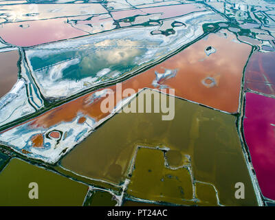 Yuncheng, Cina. Il 6 ottobre 2018. Foto aeree prese su 6 ott. 2018 mostra una vista della Yuncheng Salt Lake in Yuncheng, nel nord della Cina di nella provincia di Shanxi. Credito: Shang Jianzhou/Xinhua/Alamy Live News Foto Stock