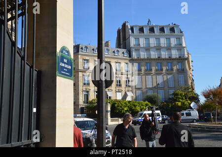 Parigi, Francia. 06 ott 2018. Cerimonia funebre e omaggio per il cantante francese Charles Aznavour. Chiesa Armena di Parigi, chiesa di San Giovanni Battista. Il 6 ottobre 2018 . 10h ALPHACIT NEWIM / Alamy Live News Credito: Alphacit NEWIM/Alamy Live News Foto Stock