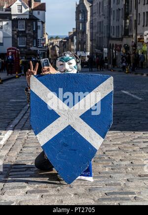 Edinburgh, Regno Unito. 6 ottobre 2018. Indipendenza marzo passeggiate lungo il Royal Mile di Edimburgo Credito: ricca di Dyson/Alamy Live News Foto Stock