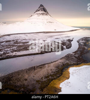 Montaggio Kirkjufell, Vesturland, Penisola Snaefellsness, Islanda Foto Stock