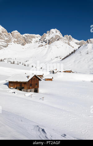 Fuciade, un piccolo villaggio nelle Dolomiti vicino a Passo San Pellegrino (Soraga di Fassa, Valle del Biois, provincia di Trento, Trentino Alto Adige, Italia, Europa) Foto Stock