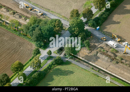 Seseke, afflusso al Lippe, Brook, vista aerea, Seseke arte, riserva Markus Ambach, il parco in miniatura, la flora e la fauna Kamen, arte al Seseke, Koerner brook, camminare sull'acqua, percorso arte nell'area Seseke, la zona della Ruhr, Renania settentrionale-Vestfalia, in Germania , in Europa, Foto Stock