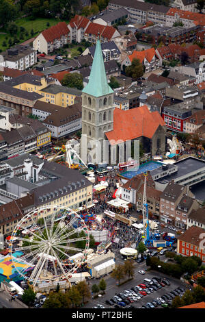 Vista aerea, Stunicken luna park sul Santa Monica piazza e intorno alla chiesa Paulus, Hamm, la zona della Ruhr, Renania settentrionale-Vestfalia, Germania, Europa Foto Stock