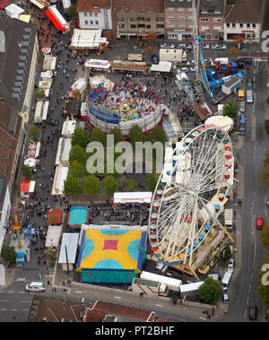 Vista aerea, Stunicken luna park sul Santa Monica piazza e intorno alla chiesa Paulus, Hamm, la zona della Ruhr, Renania settentrionale-Vestfalia, Germania, Europa Foto Stock