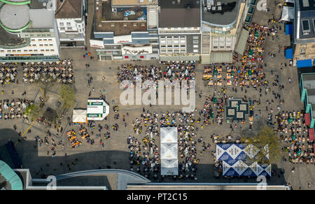 Alter Markt Dortmund, ristorazione all'aperto, ombrelloni, Kronen birra ombrelloni pubblicitari, estate feeling con l'Alter Markt, Dortmund, la zona della Ruhr, Renania settentrionale-Vestfalia, Germania, Europa Foto Stock