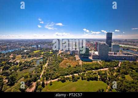 Lo skyline di Vienna e antenna cityscape vista panoramica, capitale dell'Austria Foto Stock