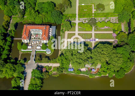 Castello Bergère con party di nozze nel parco, outdoor matrimonio, Gelsenkirchen, Buer, la zona della Ruhr, Renania settentrionale-Vestfalia, Germania, Europa Foto Stock