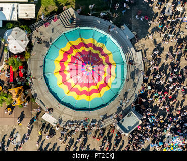 582. Kirmes Cranger, luna park giostra della torre di vedetta, corse, fiera del divertimento attrazioni, folk festival, pubblico chairoplane, Herne, la zona della Ruhr, Nord Reno-Westfalia, Germania Foto Stock