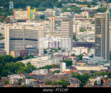 RWE-torre, Aalto Theatre, Essen Philharmonic Hall, Postbank Immobilien GmbH, Postbank Tower, RWE Systems AG, grattacielo e dello Skyline di Essen, Essen, la zona della Ruhr, Nord Reno-Westfalia, Germania Foto Stock