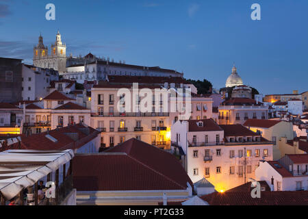 Quartiere di Alfama, Sao Vicente de Fora monastero, Pantheon Nazionale, Lisbona, Portogallo Foto Stock