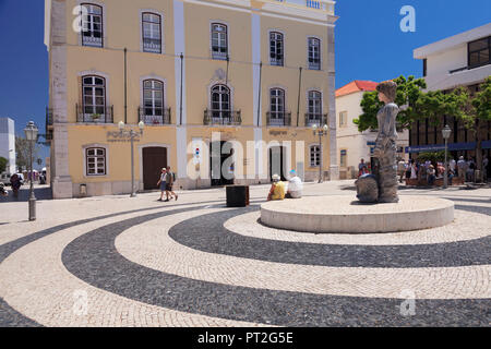 Piazza Principale Praca Gil Eanes con la statua di Dom Sebastiao, Lagos, Algarve, PORTOGALLO Foto Stock