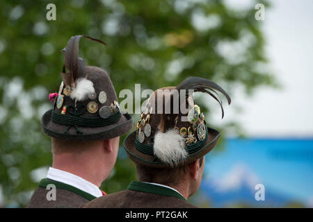 Cappelli tradizionali, due uomini Foto Stock